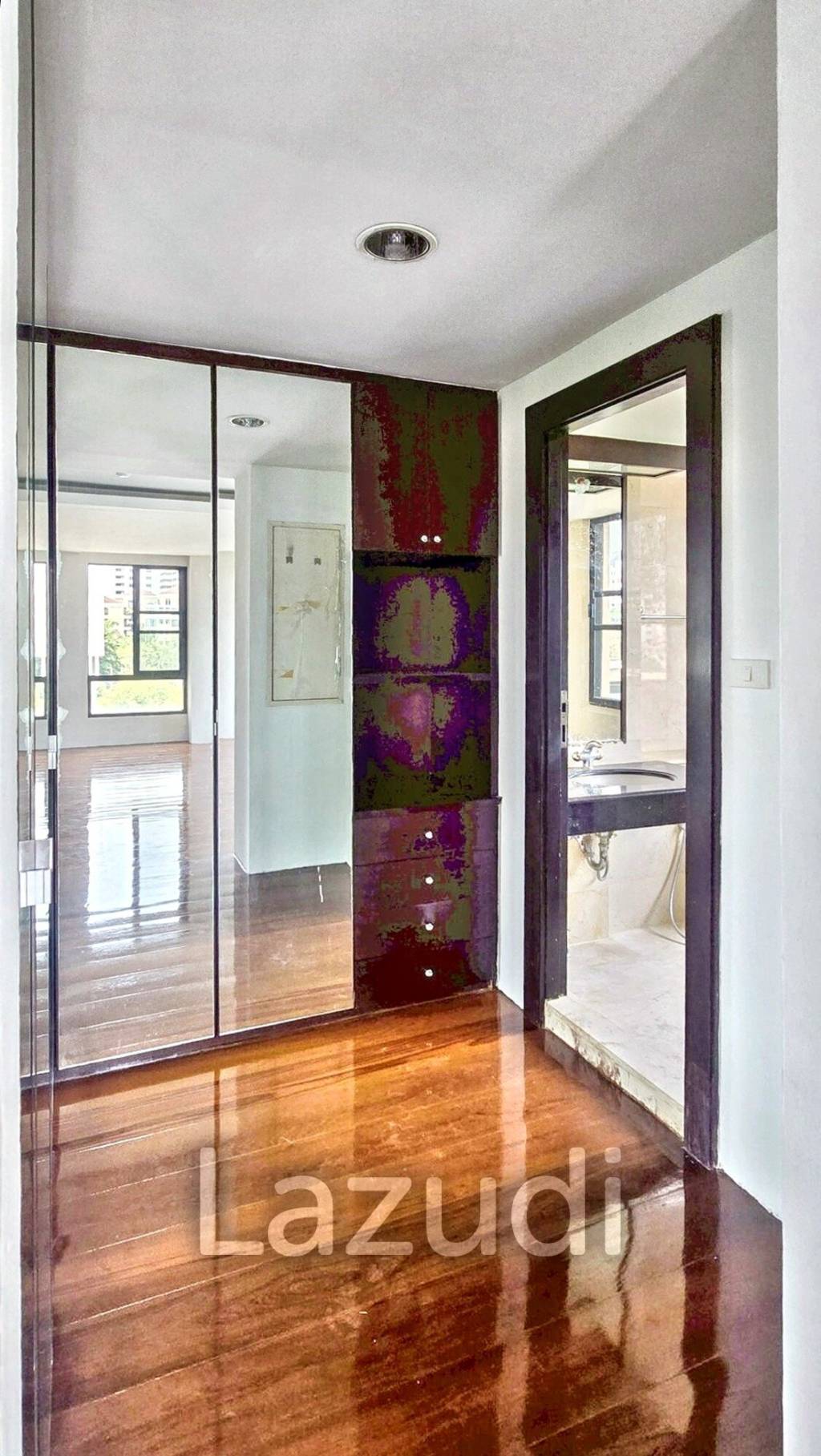 3 Bed 2 Bath 292 SQ.M Prime Mansion Promphong