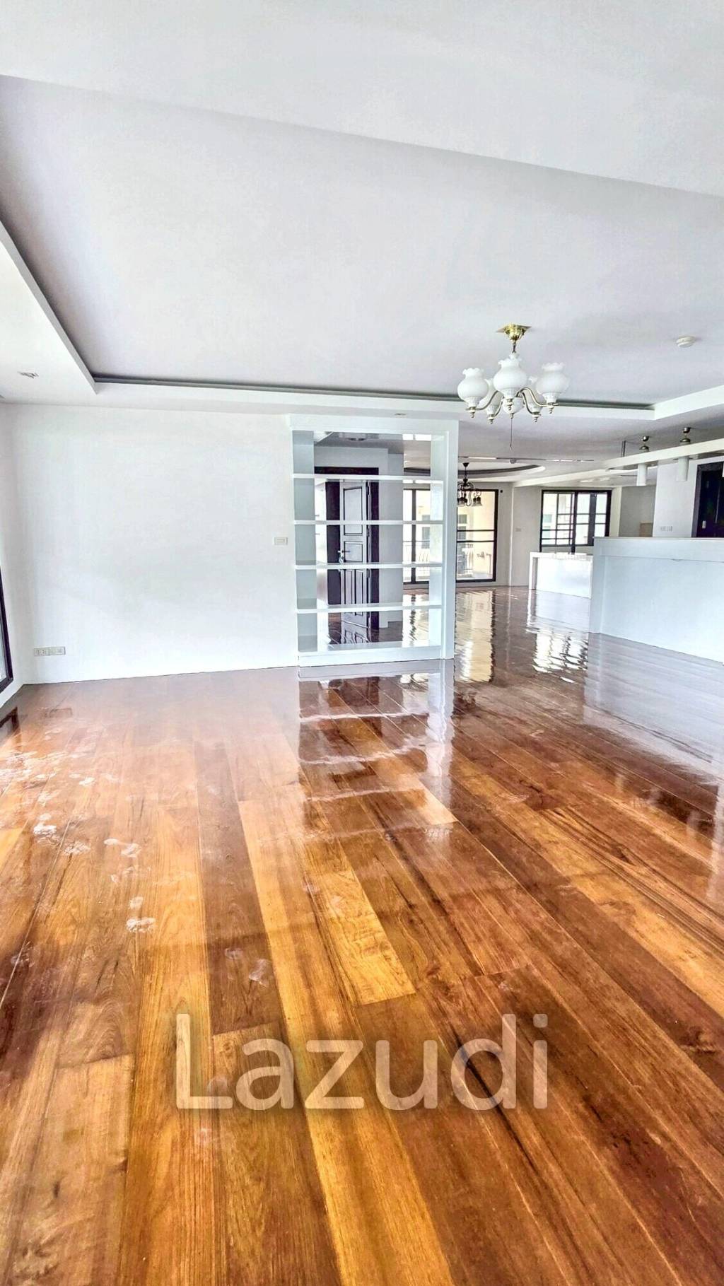 3 Bed 2 Bath 292 SQ.M Prime Mansion Promphong