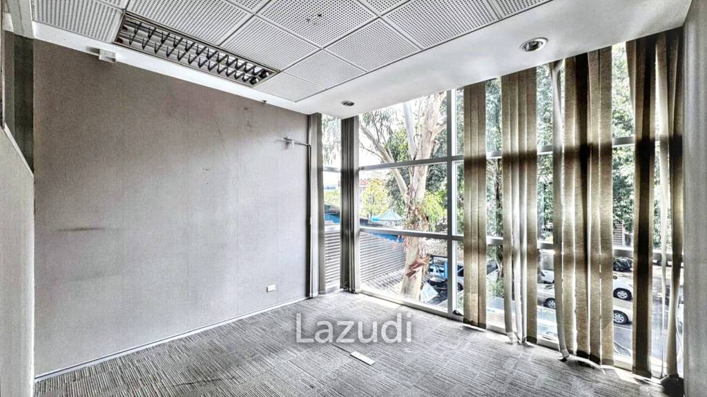 Ultra Luxury Bangkok Office Space on Ekamai Road