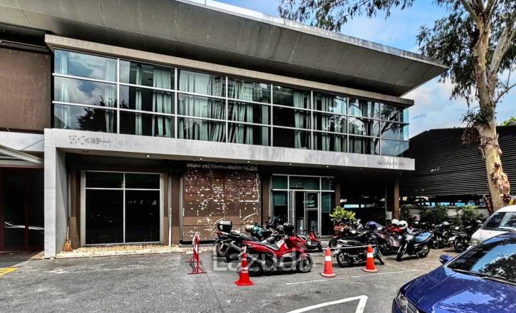 Ultra Luxury Bangkok Office Space on Ekamai Road
