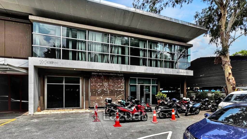 Ultra Luxury Bangkok Office Space on Ekamai Road
