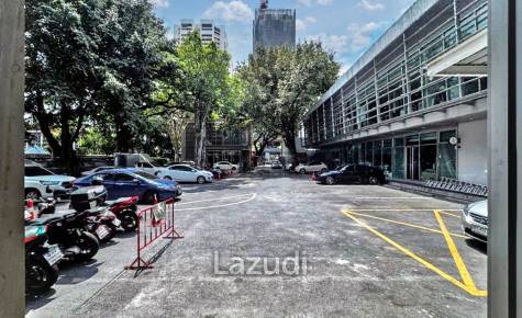 Ultra Luxury Bangkok Office Space on Ekamai Road