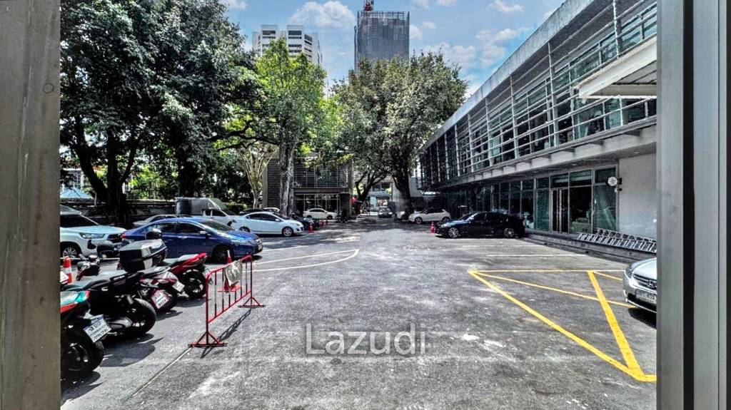 Ultra Luxury Bangkok Office Space on Ekamai Road