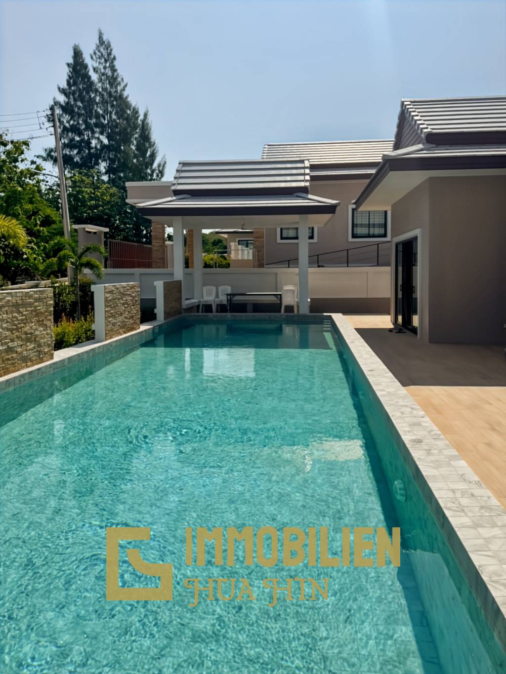Baan Thongsuk Villa, Pak Nam Pran: 4 chambres à coucher villa avec piscine