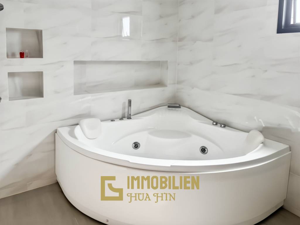 Baan Thongsuk Villa, Pak Nam Pran: 4 chambres à coucher villa avec piscine