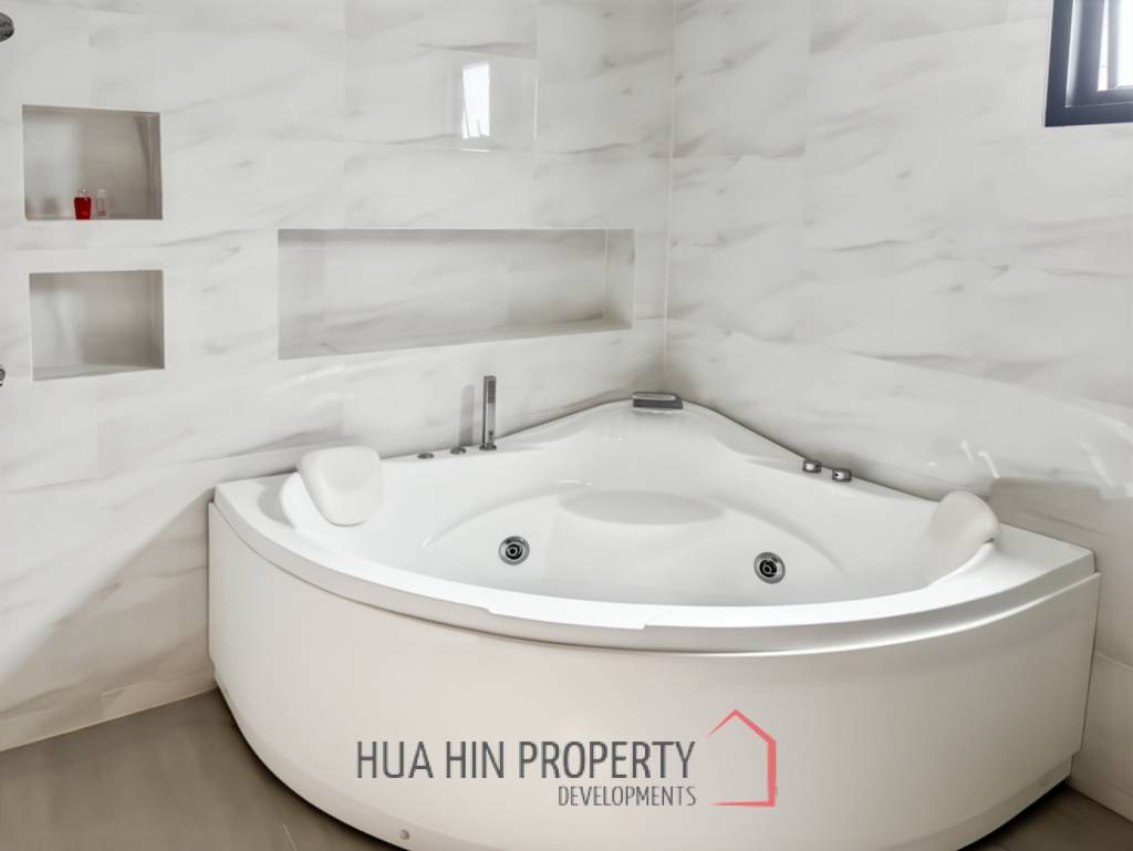 4-Bedroom Villa with Pool in Baan Thongsuk Villa, Pak Nam Pran