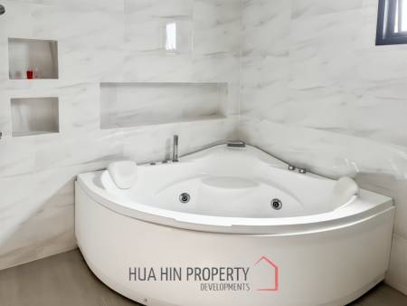 4-Bedroom Villa with Pool in Baan Thongsuk Villa, Pak Nam Pran