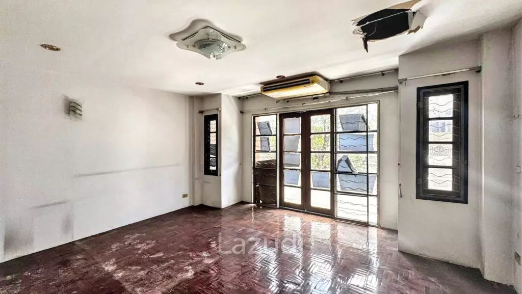 Retail Space on Pridi, Phra Khanong Nuea