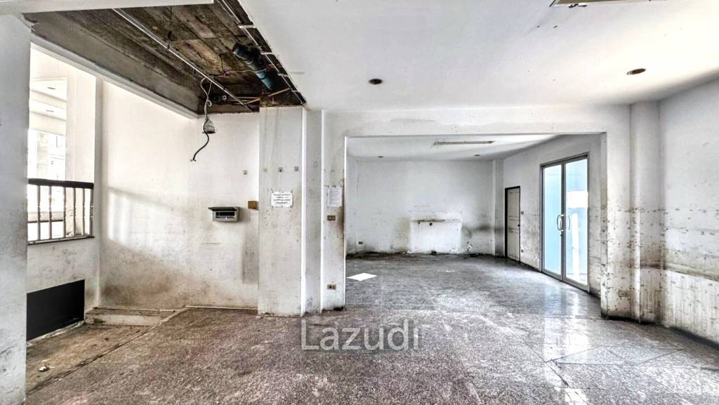 Retail Space on Pridi, Phra Khanong Nuea