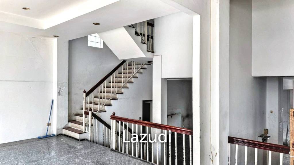Retail Space on Pridi, Phra Khanong Nuea