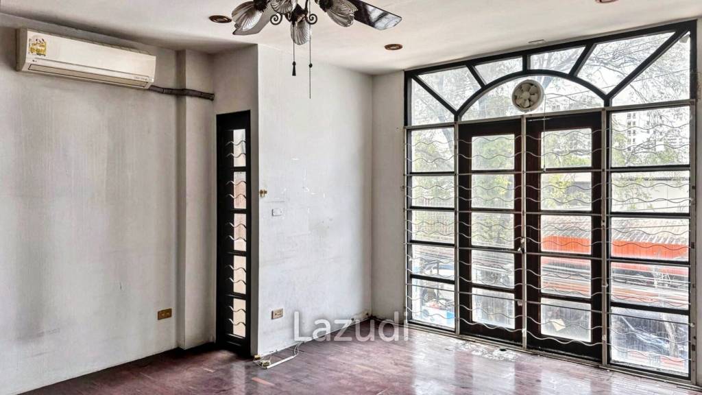 Retail Space on Pridi, Phra Khanong Nuea