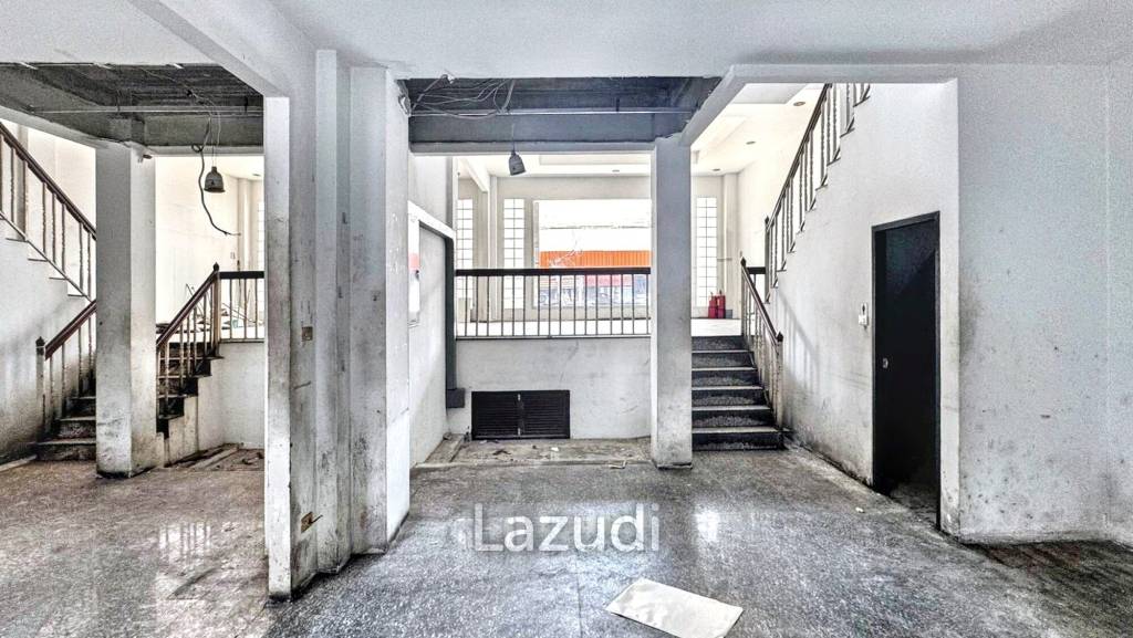Retail Space on Pridi, Phra Khanong Nuea
