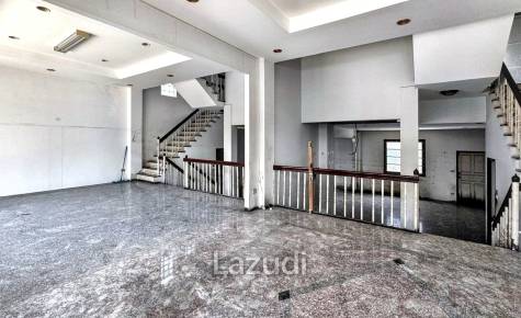 4-Story Restaurant and Bar in Watthana Bangkok