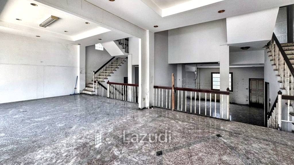 4-Story Restaurant and Bar in Watthana Bangkok