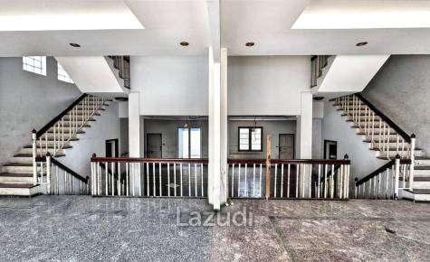 4-Story Restaurant and Bar in Watthana Bangkok