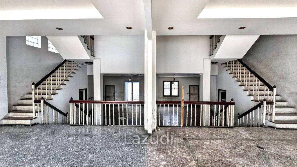 4-Story Restaurant and Bar in Watthana Bangkok