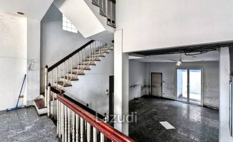 4-Story Restaurant and Bar in Watthana Bangkok