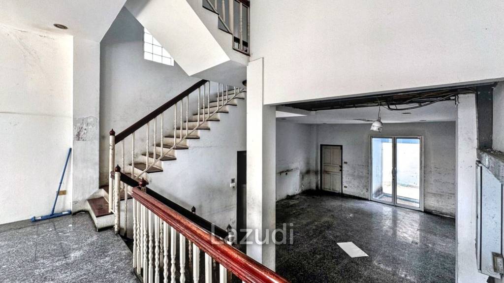 4-Story Restaurant and Bar in Watthana Bangkok