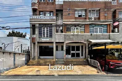 4-Story Restaurant and Bar in Watthana Bangkok