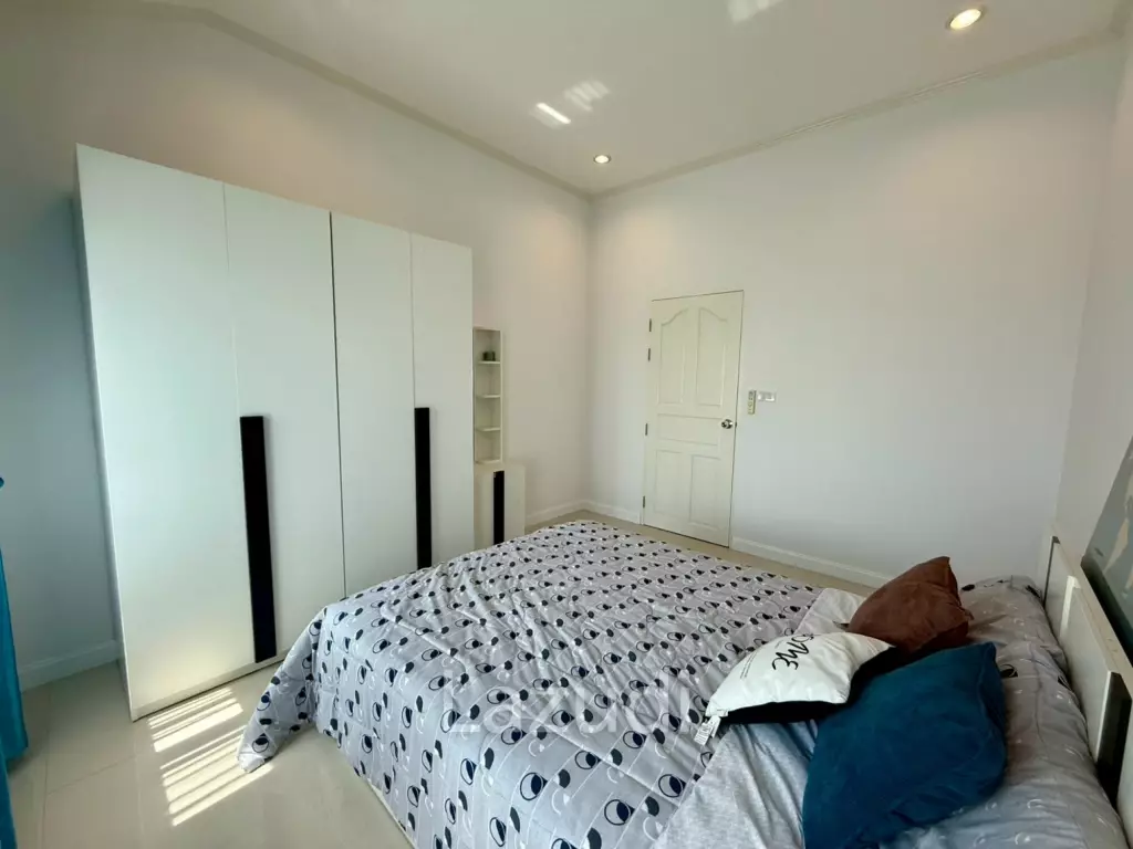 Nice Breeze 8 Pool Villa – 3 Bedrooms, 2 Bathrooms with European Kitchen in Cha-Am