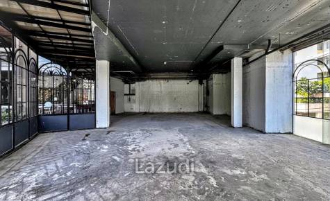Space for a Restaurant Bar at Rain Hill Bangkok