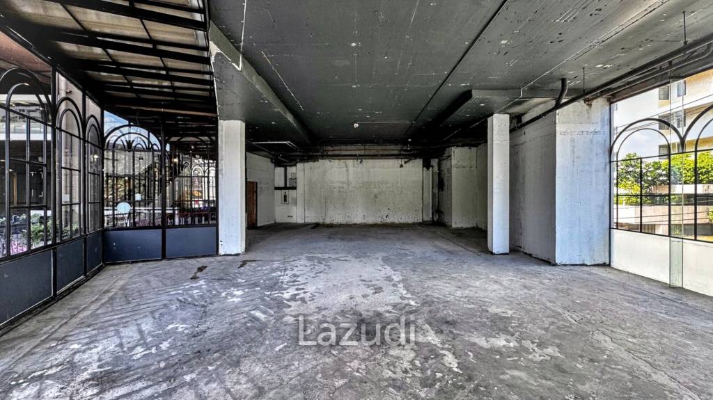 Space for a Restaurant Bar at Rain Hill Bangkok