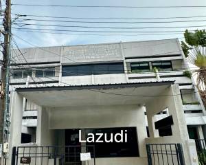 4-Bedroom 3 bedroom Townhouse in Yen Arkat Alley