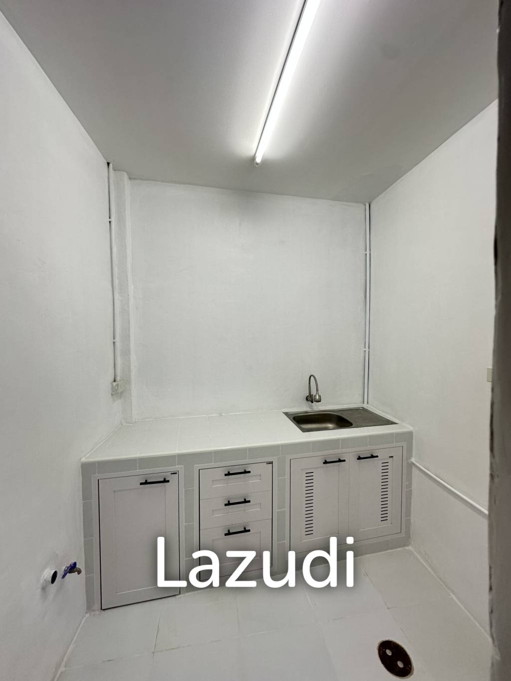 4-Bedroom 3 bedroom Townhouse in Charoen Rat