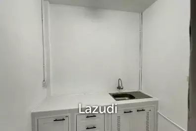 4-Bedroom 3 bedroom Townhouse in Charoen Rat