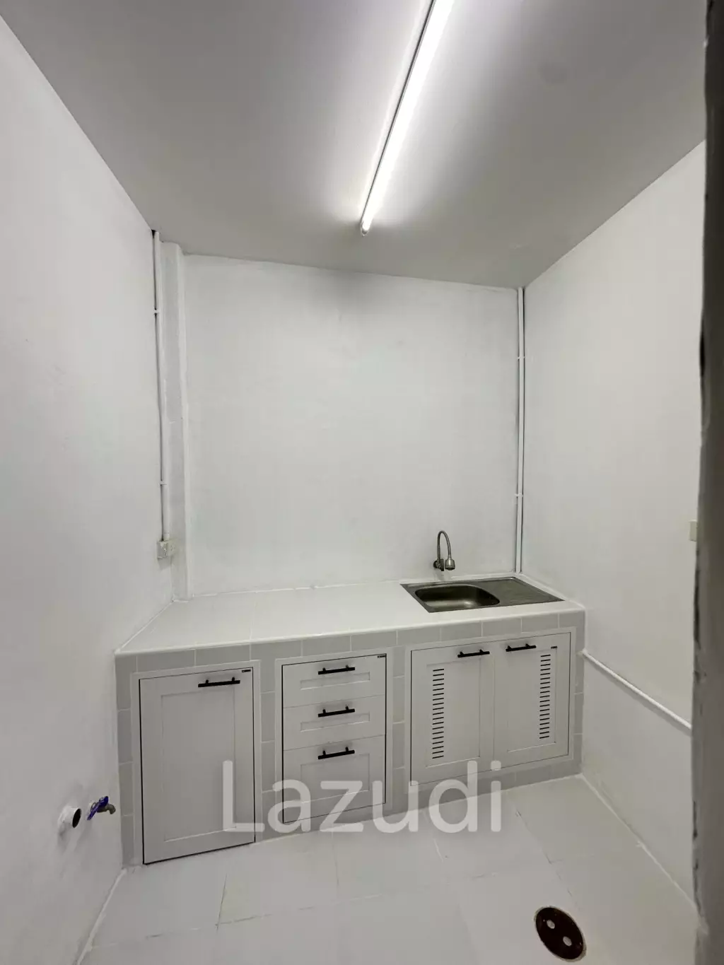 4-Bedroom 3 bedroom Townhouse in Charoen Rat
