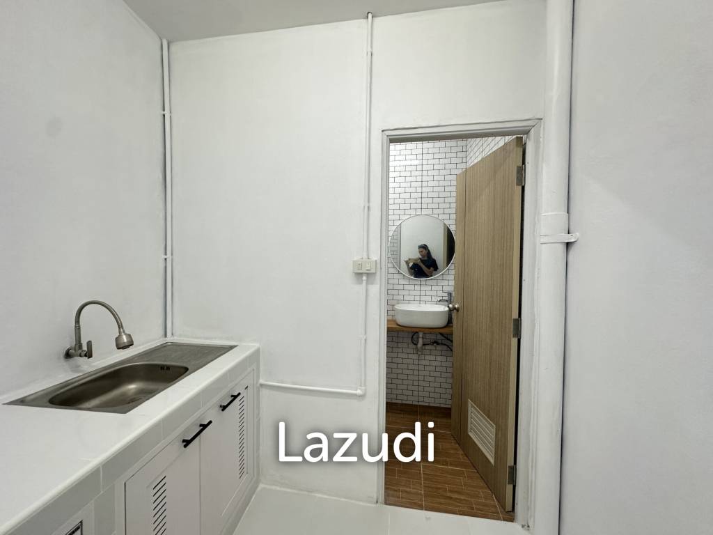 4-Bedroom 3 bedroom Townhouse in Charoen Rat