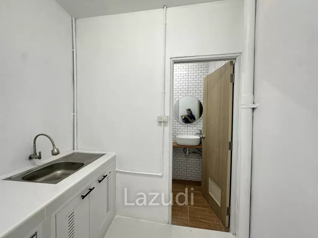 4-Bedroom 3 bedroom Townhouse in Charoen Rat