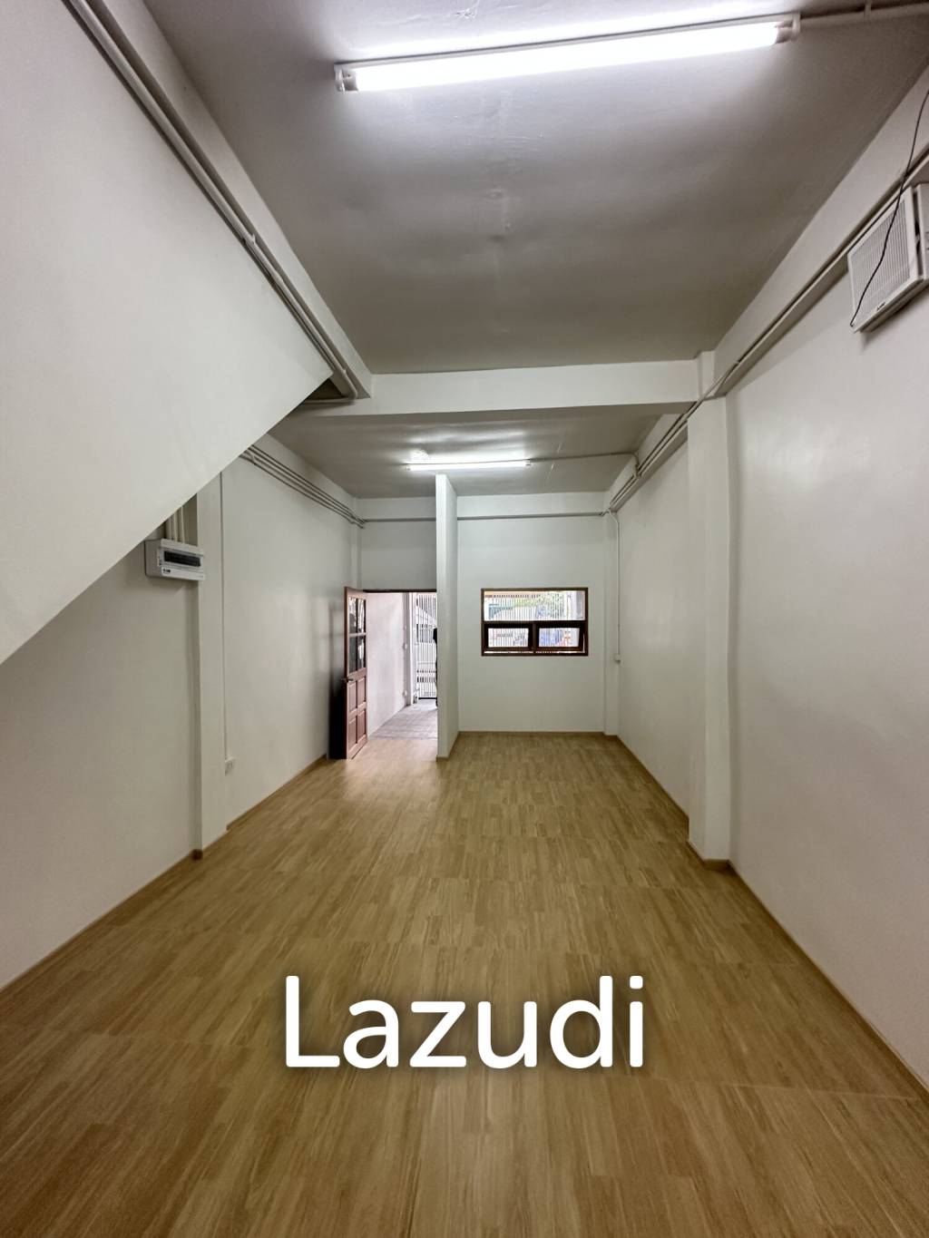 4-Bedroom 3 bedroom Townhouse in Charoen Rat