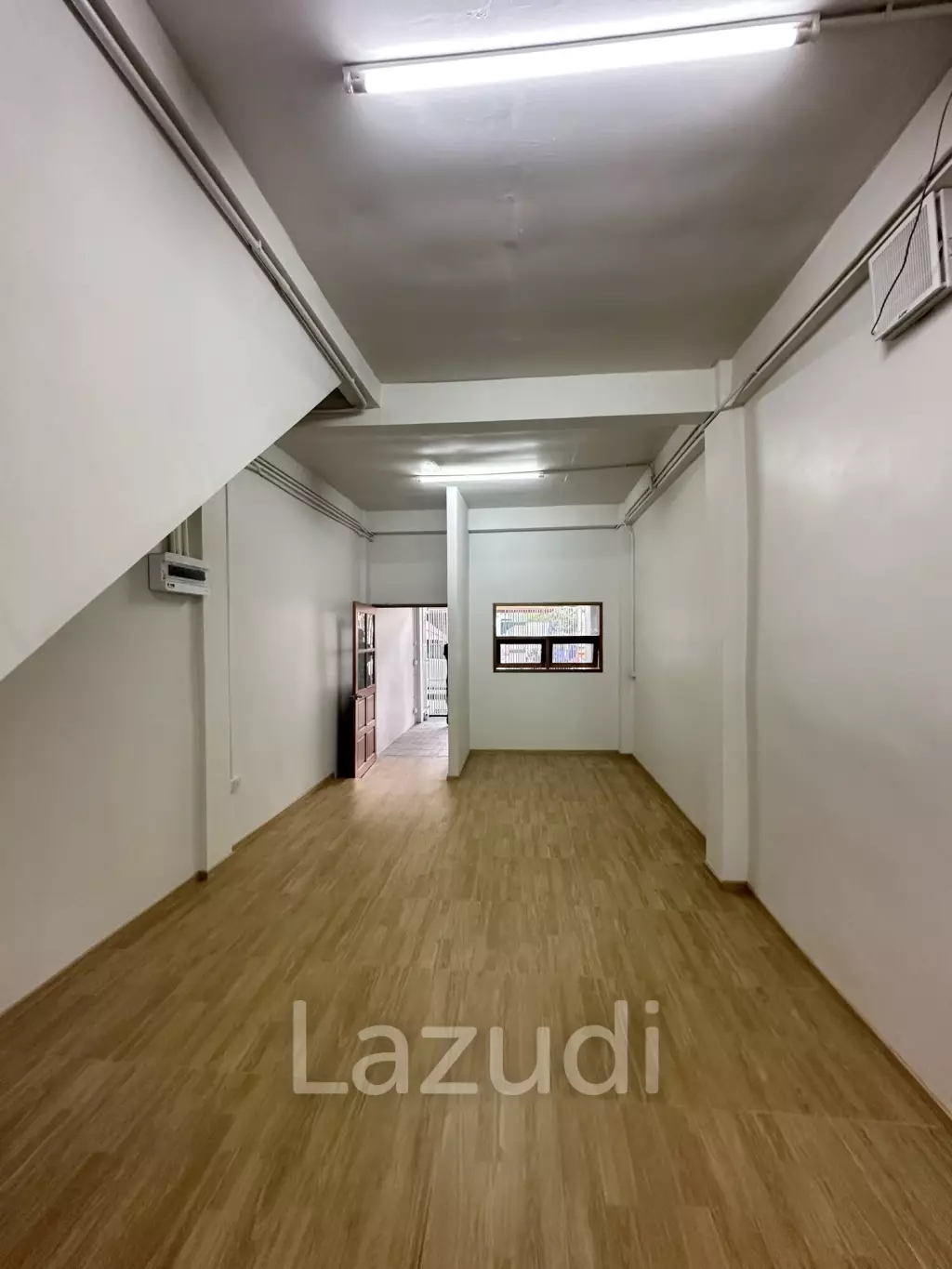 4-Bedroom 3 bedroom Townhouse in Charoen Rat