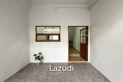 4-Bedroom 3 bedroom Townhouse in Charoen Rat