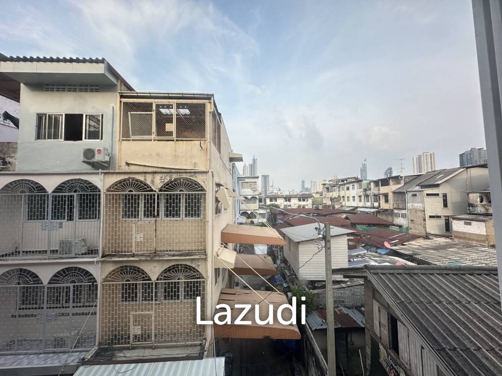 4-Bedroom 3 bedroom Townhouse in Charoen Rat