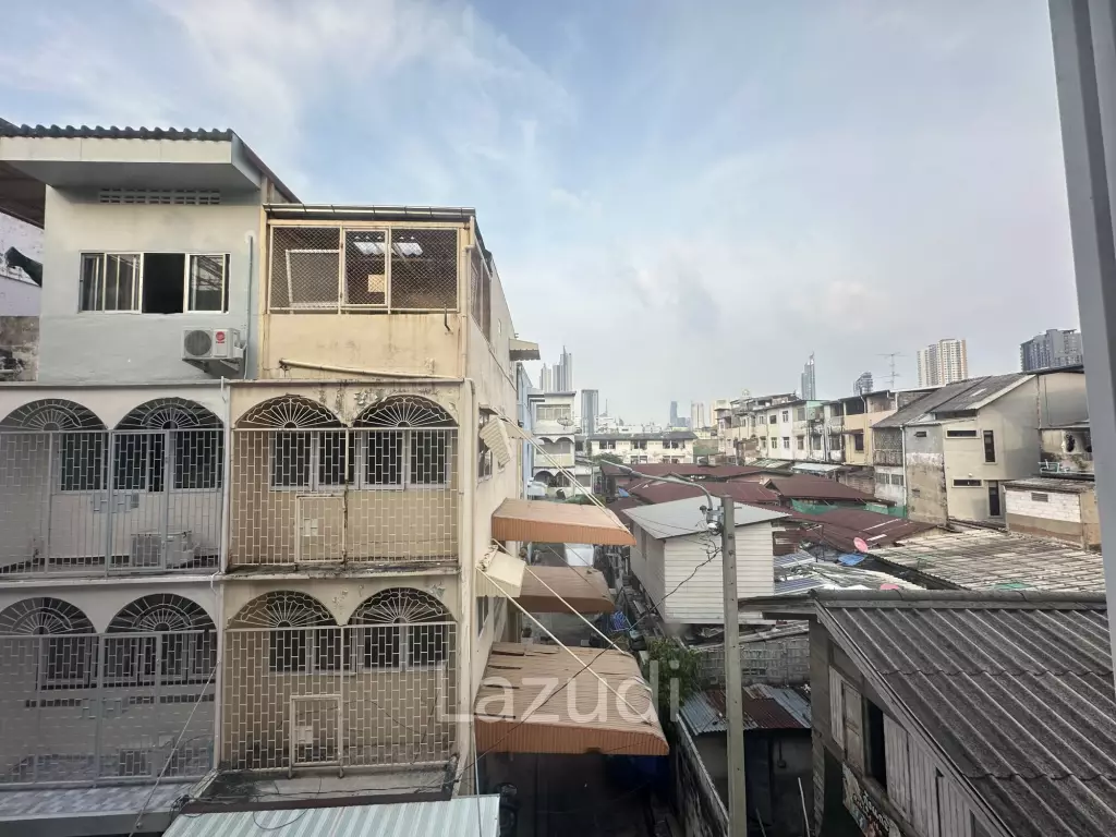 4-Bedroom 3 bedroom Townhouse in Charoen Rat