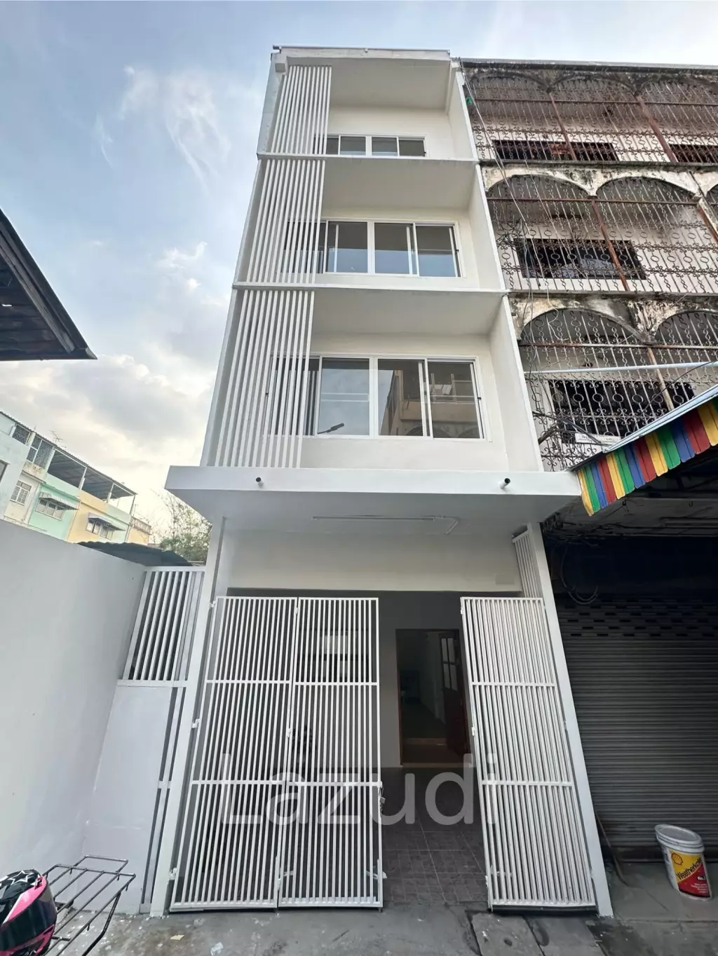 4-Bedroom 3 bedroom Townhouse in Charoen Rat