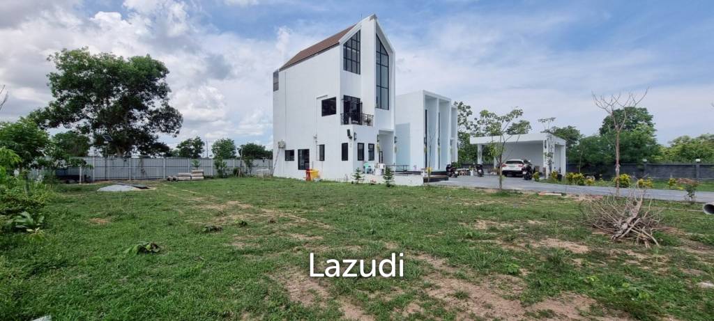 4 Beds 5 Baths 543 SQ.M. Pool Villa in Huay Yai
