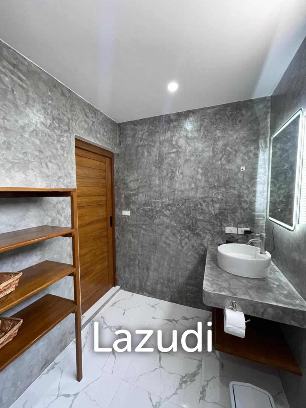 [Ready-To-Move-In] Stylish Living with Sea Views – 2BR Apartment at Emerald Bayview