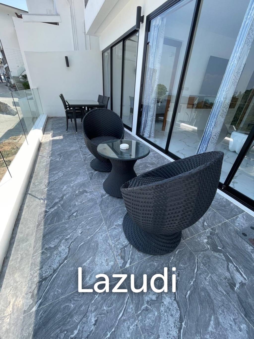 [Ready-To-Move-In] Stylish Living with Sea Views – 2BR Apartment at Emerald Bayview