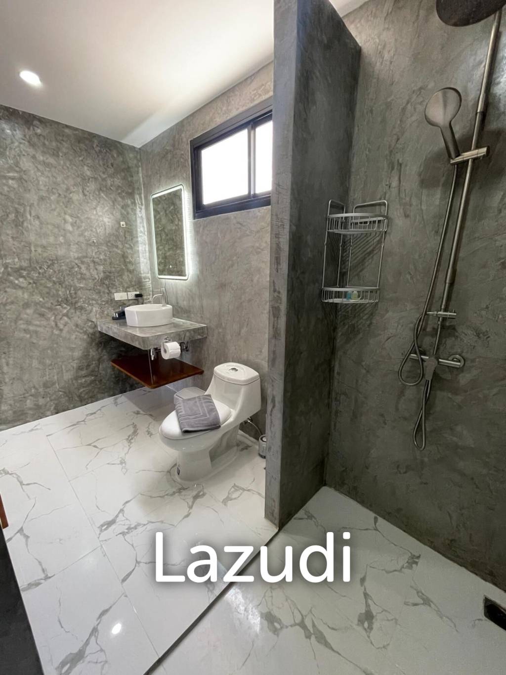 [Ready-To-Move-In] Stylish Living with Sea Views – 2BR Apartment at Emerald Bayview