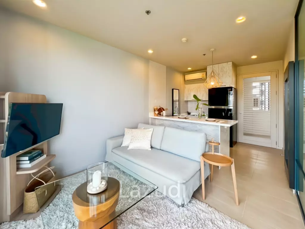 Modern 1-Bedroom Condo with Ocean View in Baan Thew Talay Blue Sapphire