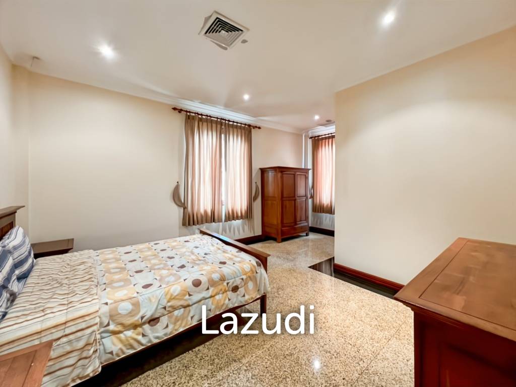 Exclusive 6-Bedroom Villa For Sale in Palm Hills Cha Am