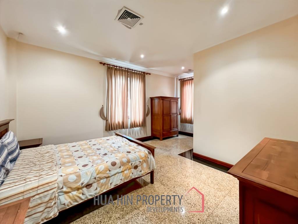Exclusive 6-Bedroom Villa For Sale in Palm Hills Cha Am