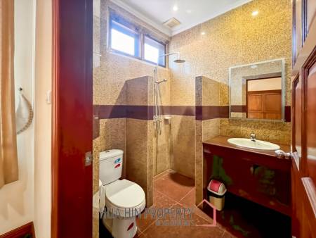 Exclusive 6-Bedroom Villa For Sale in Palm Hills Cha Am