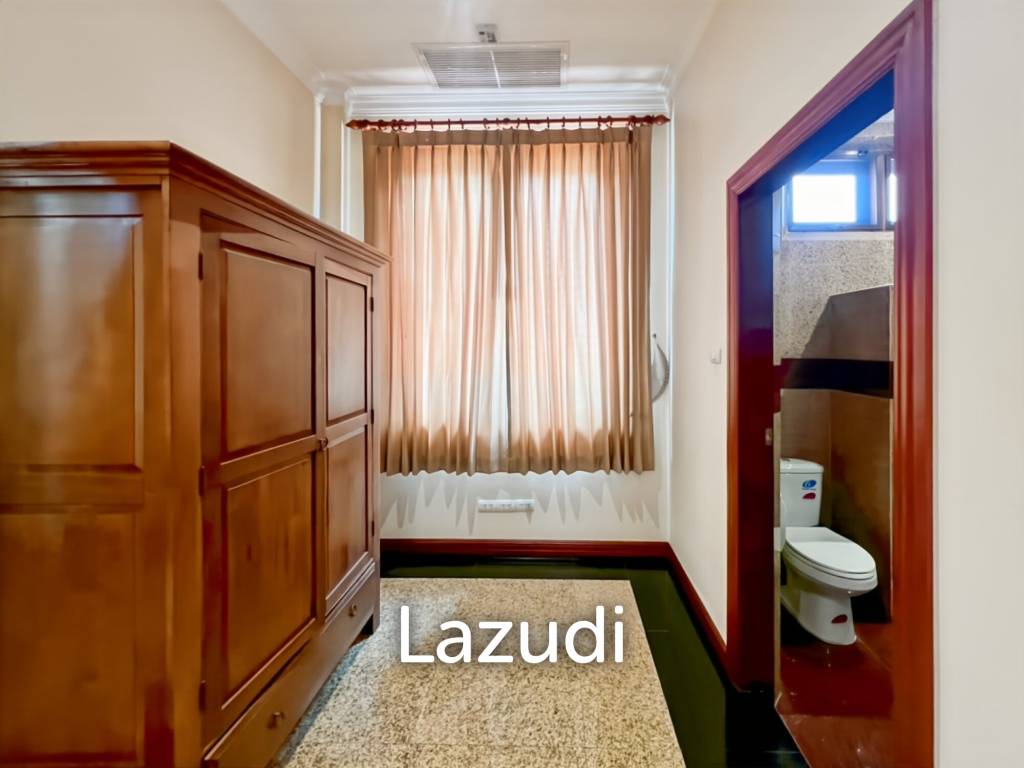 Exclusive 6-Bedroom Villa For Sale in Palm Hills Cha Am
