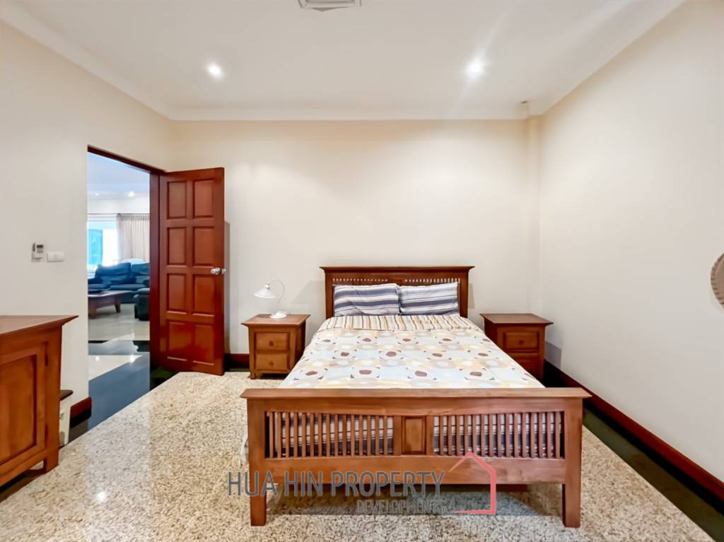 Exclusive 6-Bedroom Villa For Sale in Palm Hills Cha Am