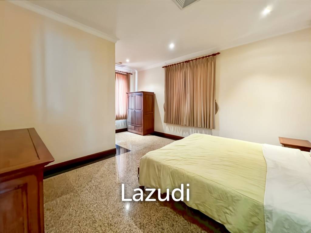 Exclusive 6-Bedroom Villa For Sale in Palm Hills Cha Am
