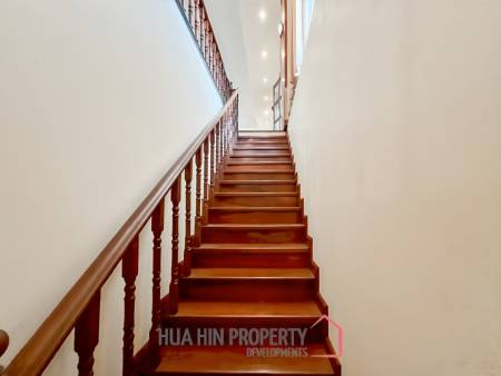 Exclusive 6-Bedroom Villa For Sale in Palm Hills Cha Am